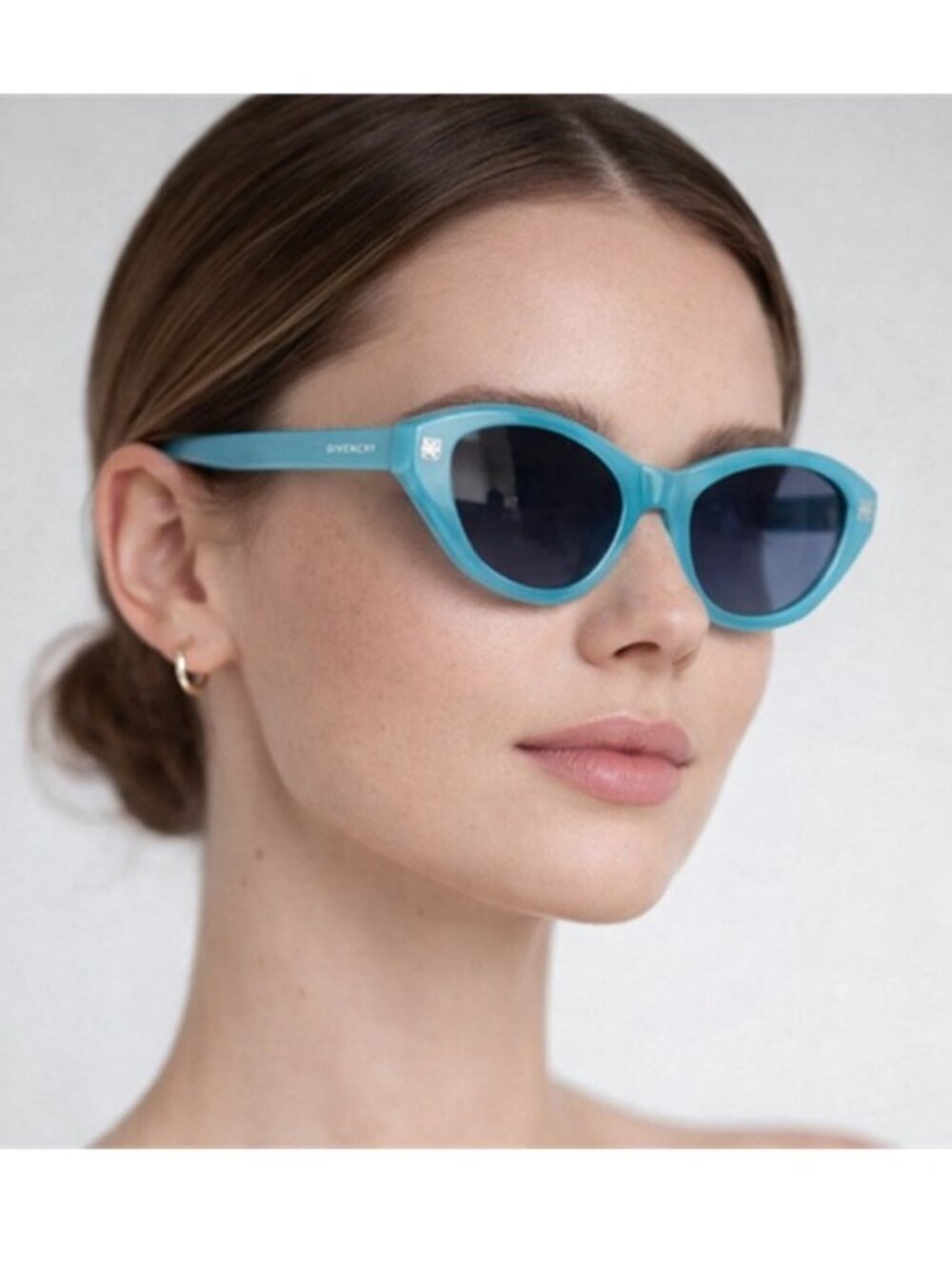 Givenchy Cat-Eye Sunglasses GV40038I72C In Light Blue